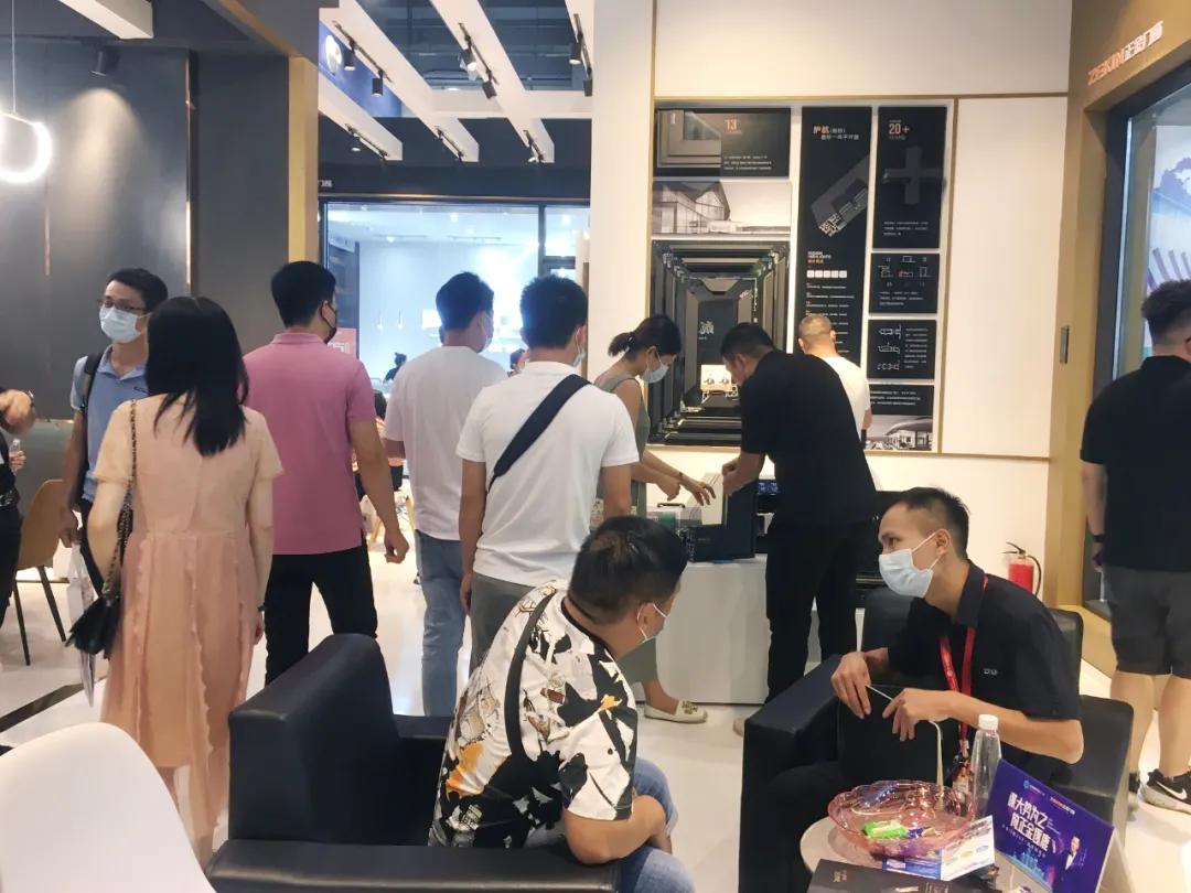 展会直击 | 建博会火爆揭幕,正金门窗联袂**工夫巨星甄子丹焕新显现!