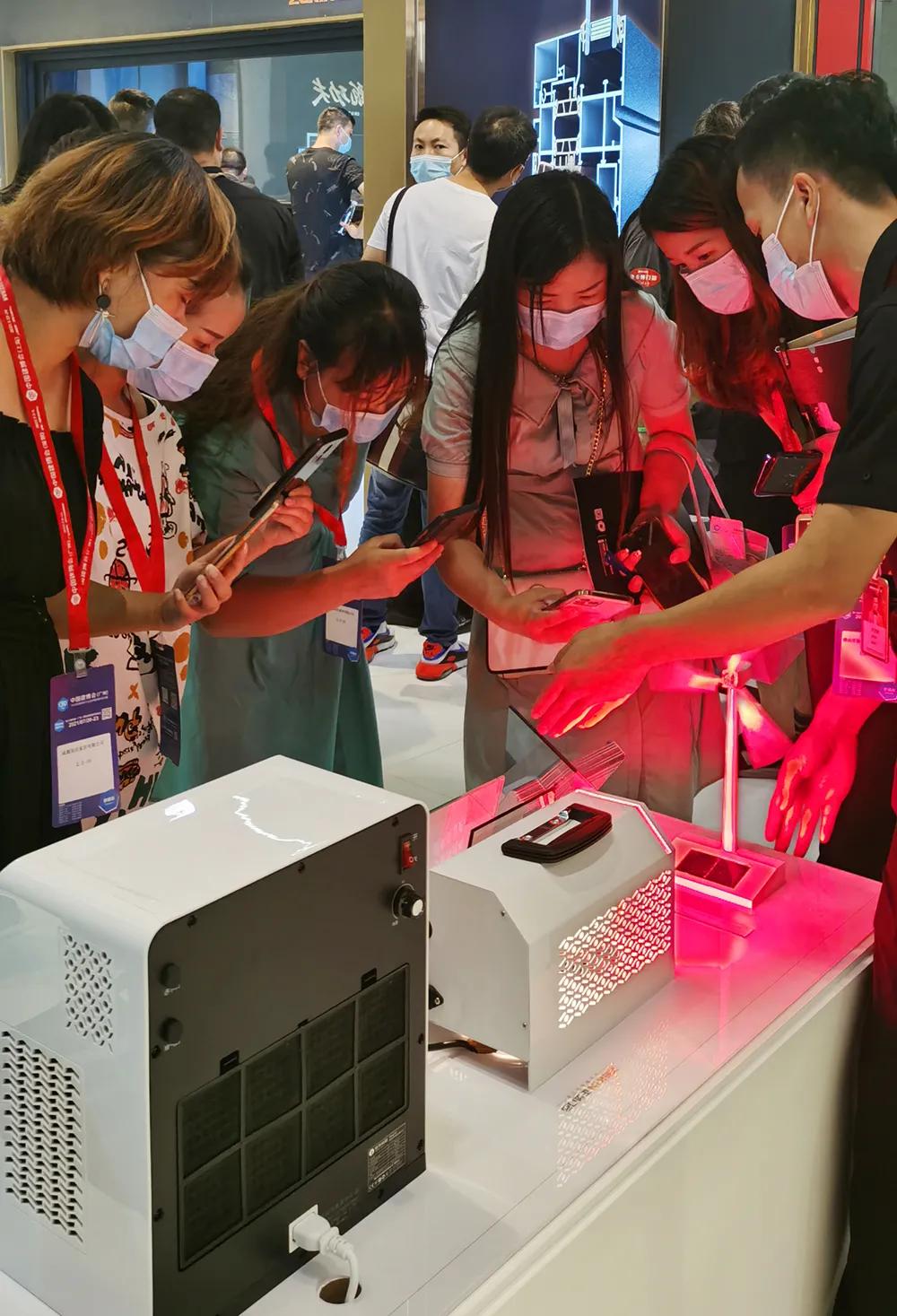 展会直击 | 建博会火爆揭幕,正金门窗联袂**工夫巨星甄子丹焕新显现!